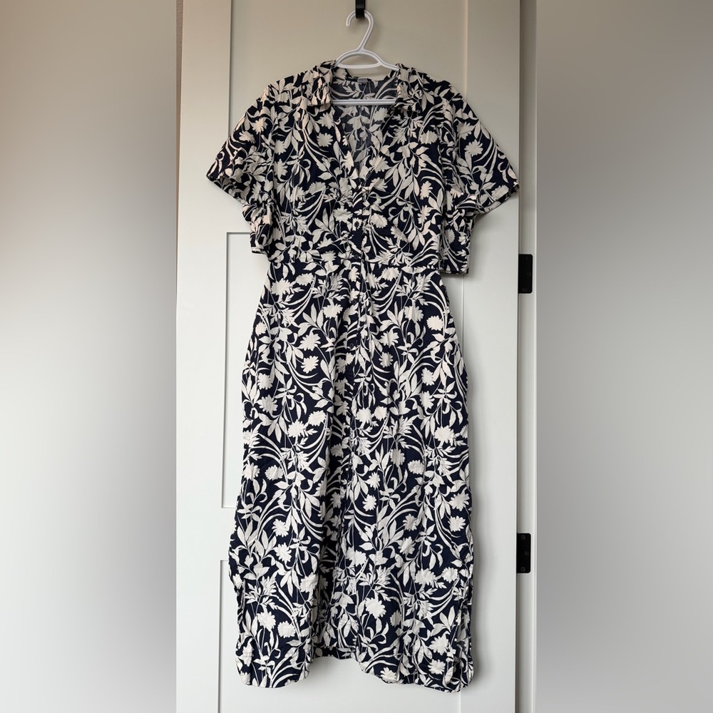 Patterned summer dress with cut-outs